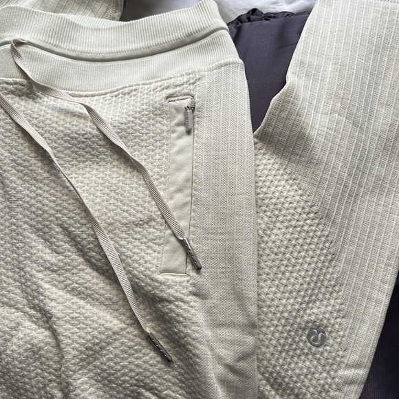 Lululemon Engineered warmth jogger - Picture 1 of 3